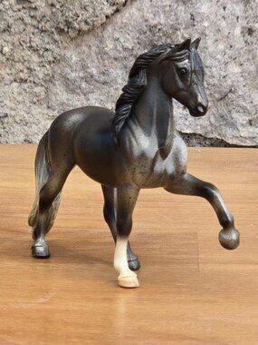 Breyer Stablemates #6047 Gray Peruvian Paso G3 Mystery Horse Series 2